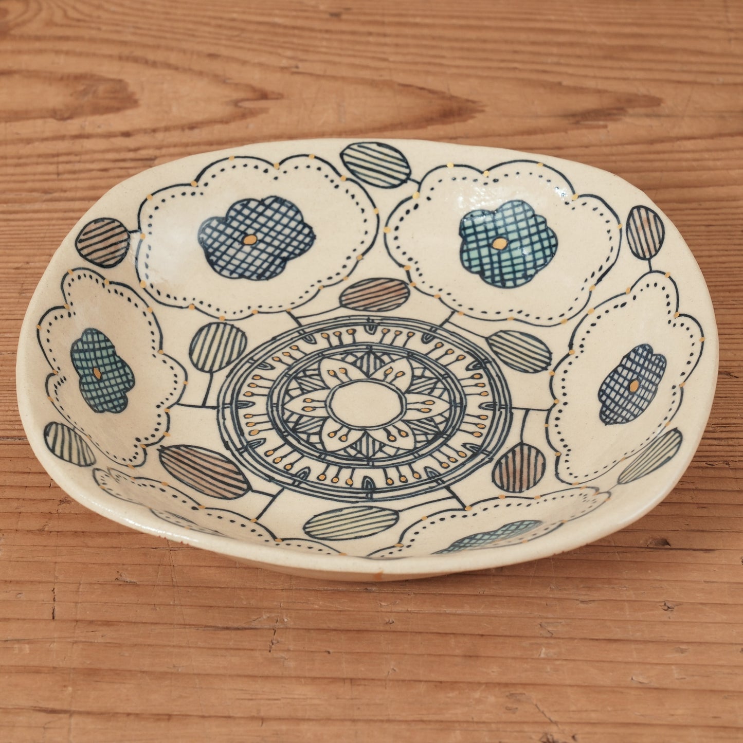 [ 加藤 喜道 ] 正方形 plate 幅約17cm 赤絵・金彩 B