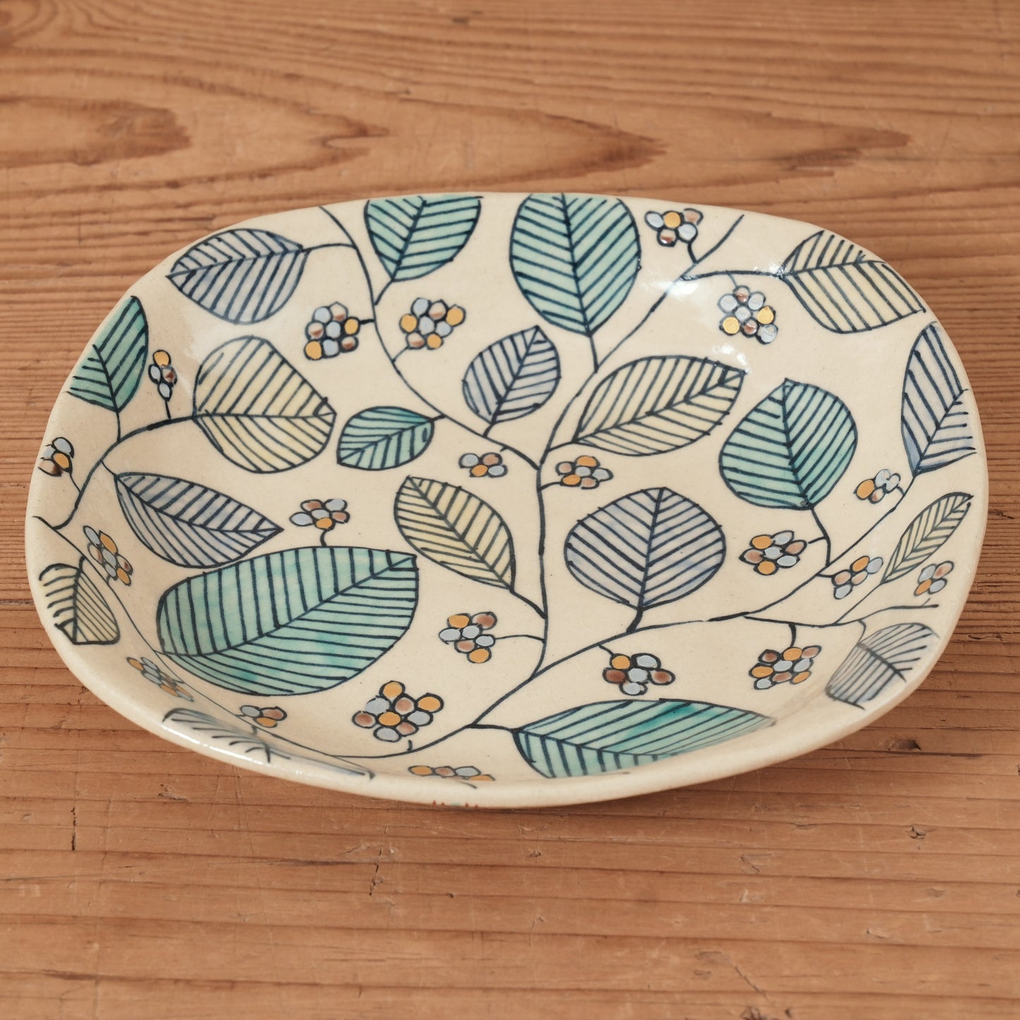 [ 加藤 喜道 ] 正方形 plate 幅約17cm 赤絵・金彩 C