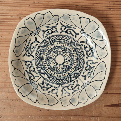 [ 加藤 喜道 ] 正方形 plate 幅約17cm 赤絵・金彩 E