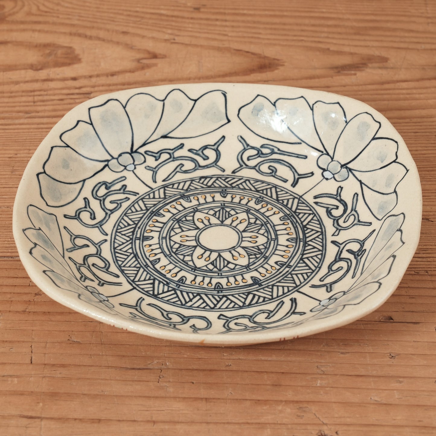 [ 加藤 喜道 ] 正方形 plate 幅約17cm 赤絵・金彩 E