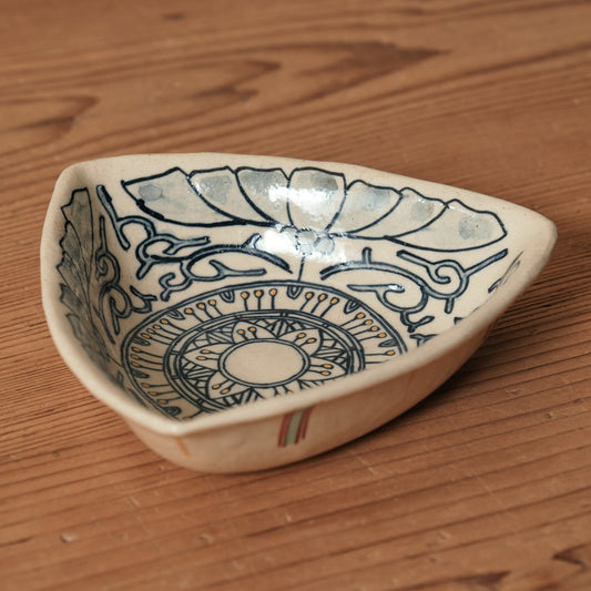 [ 加藤 喜道 ] 絵付け △小鉢 幅約12.8cm  赤絵・金彩 B