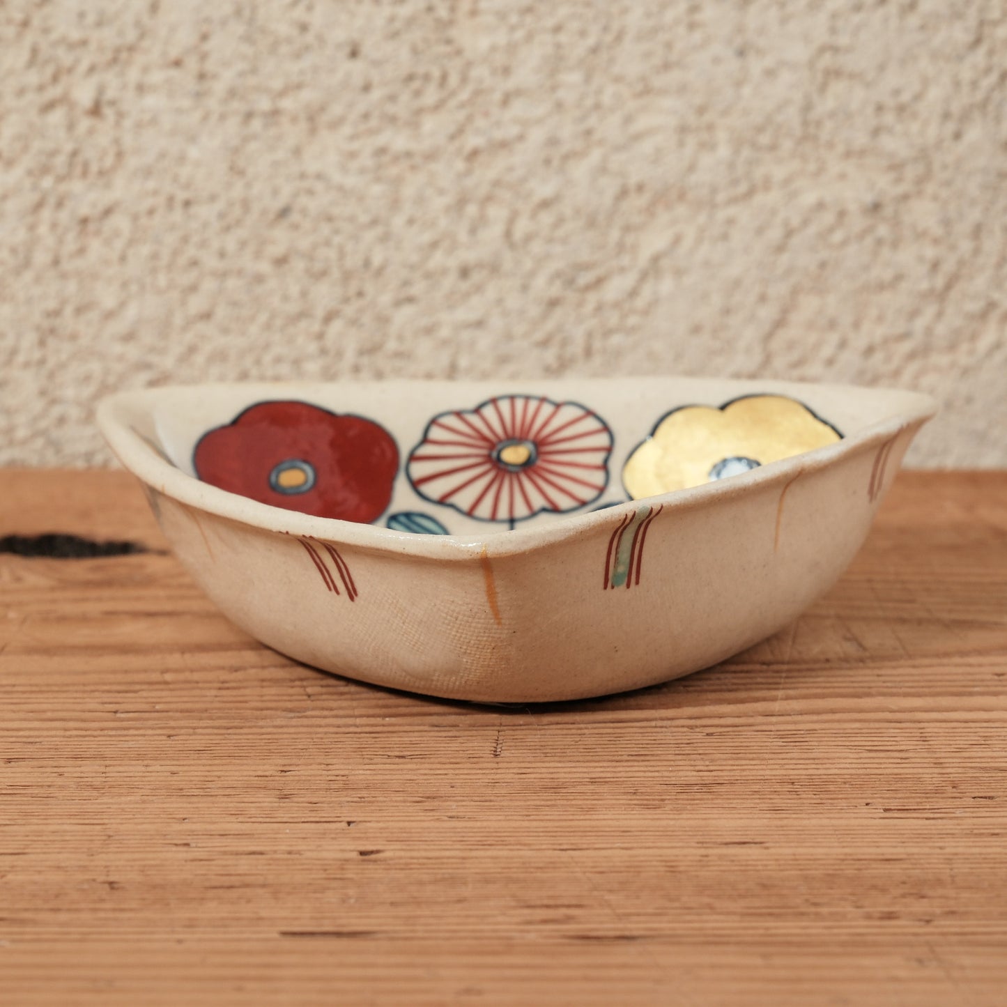 [ 加藤 喜道 ] 絵付け △小鉢 幅約12.8cm  赤絵・金彩 C