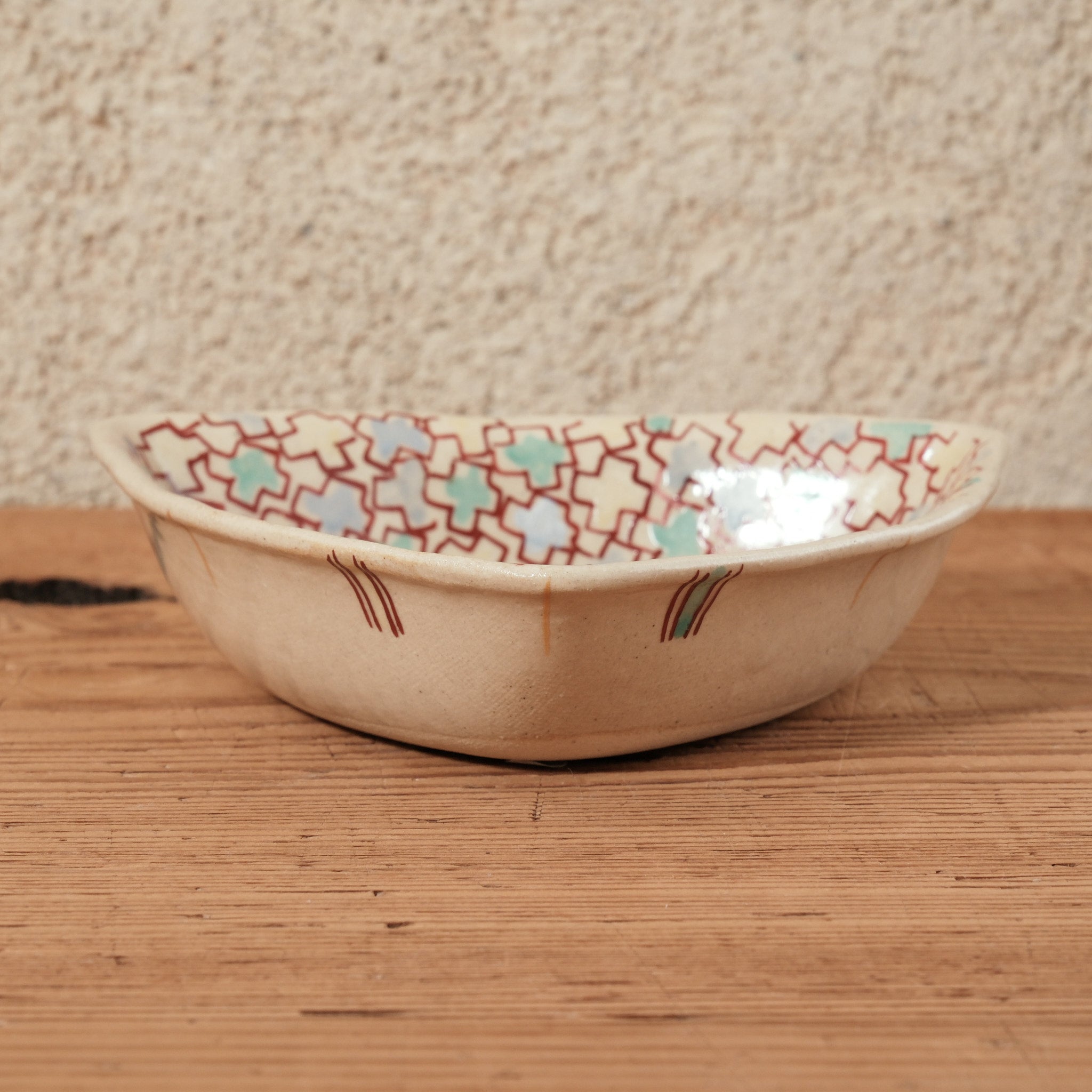 加藤 喜道 ] 絵付け △小鉢 幅約12.8cm 赤絵・金彩 E – 菜じみ(なじみ