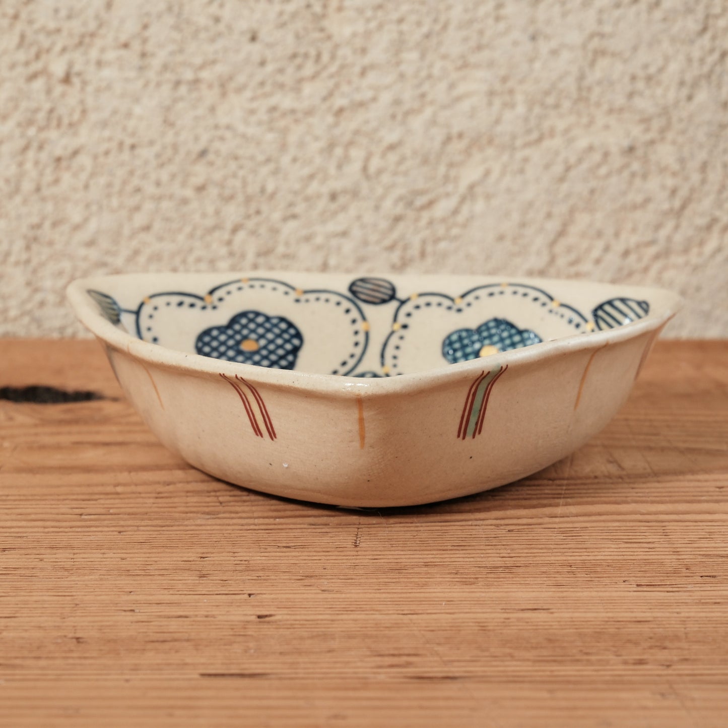 [ 加藤 喜道 ] 絵付け △小鉢 幅約12.8cm  赤絵・金彩 F