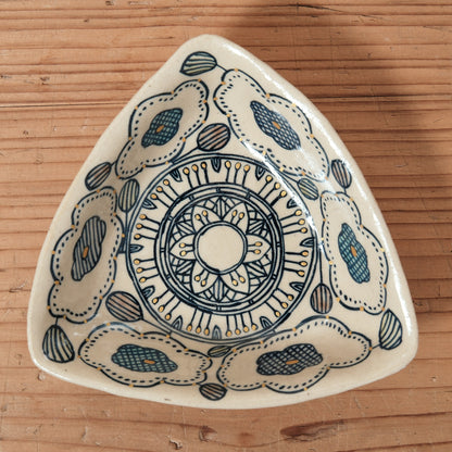 [ 加藤 喜道 ] 絵付け △小鉢 幅約12.8cm  赤絵・金彩 F