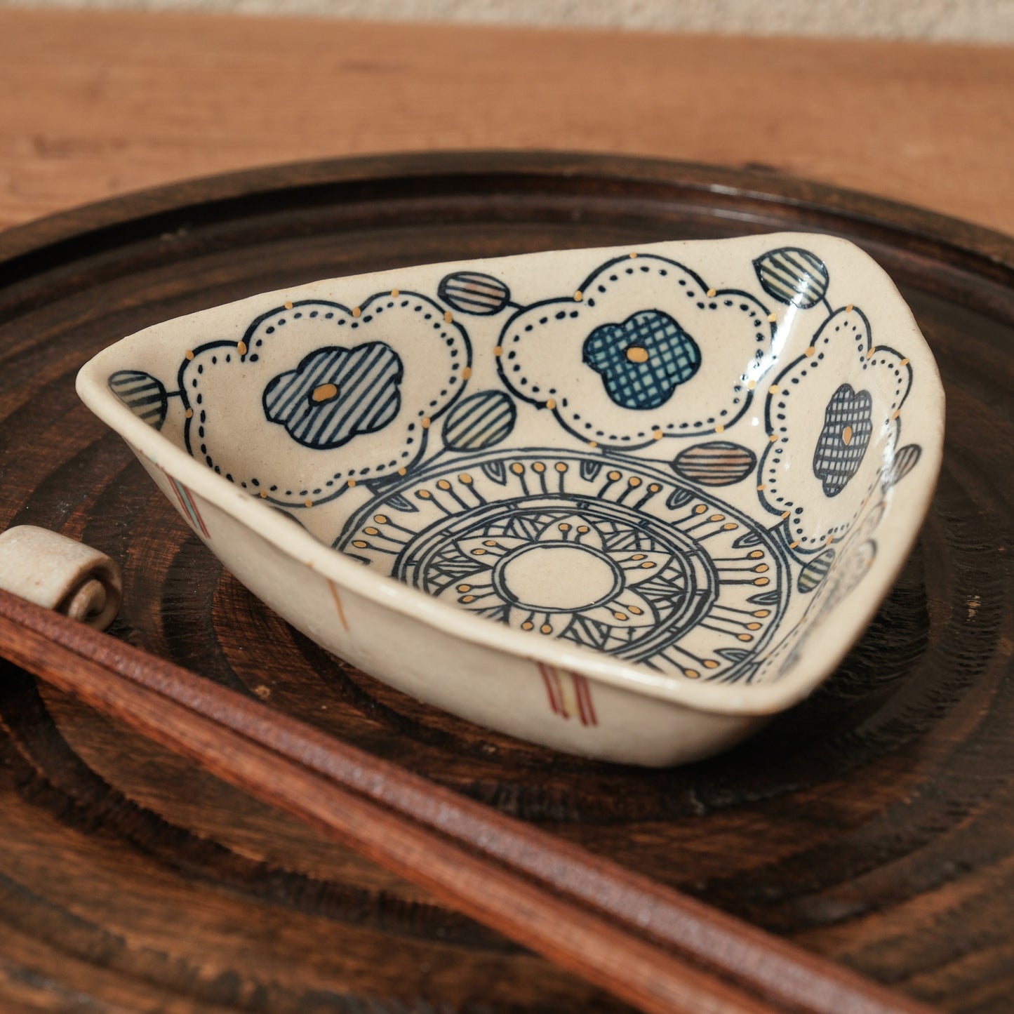 [ 加藤 喜道 ] 絵付け △小鉢 幅約12.8cm  赤絵・金彩 F