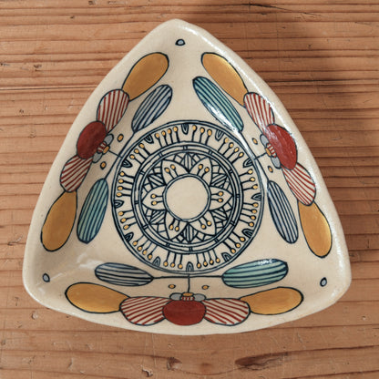[ 加藤 喜道 ] 絵付け △小鉢 幅約12.8cm  赤絵・金彩 H