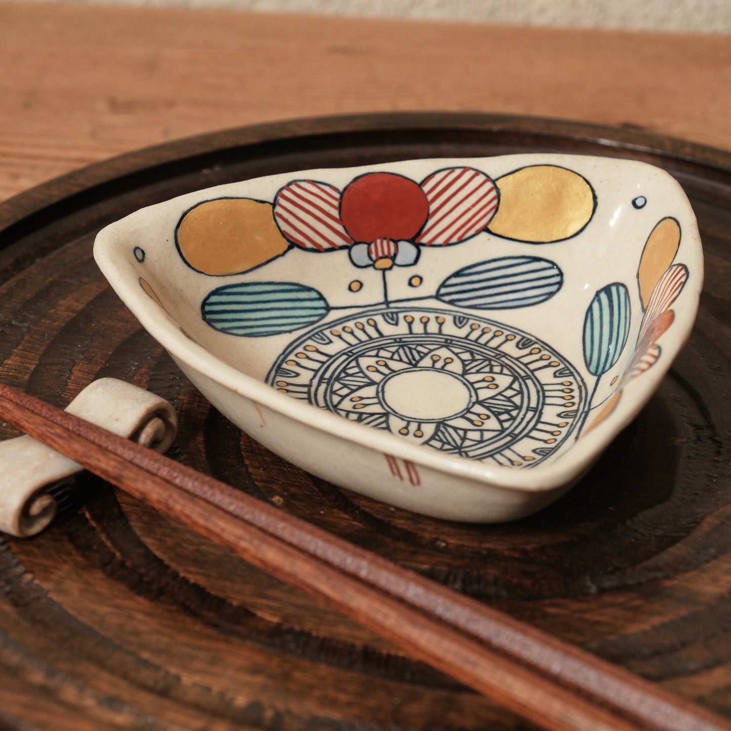 [ 加藤 喜道 ] 絵付け △小鉢 幅約12.8cm  赤絵・金彩 H