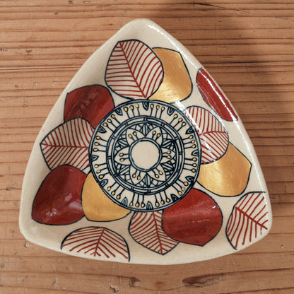 [ 加藤 喜道 ] 絵付け △小鉢 幅約12.8cm  赤絵・金彩 I