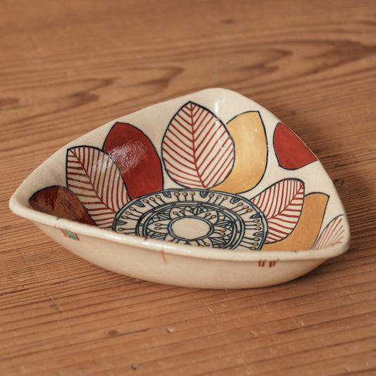 [ 加藤 喜道 ] 絵付け △小鉢 幅約12.8cm  赤絵・金彩 I