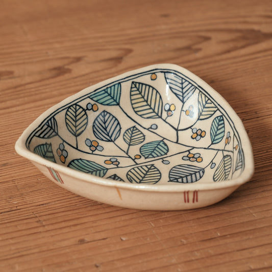 [ 加藤 喜道 ] 絵付け △小鉢 幅約12.8cm  赤絵・金彩 J