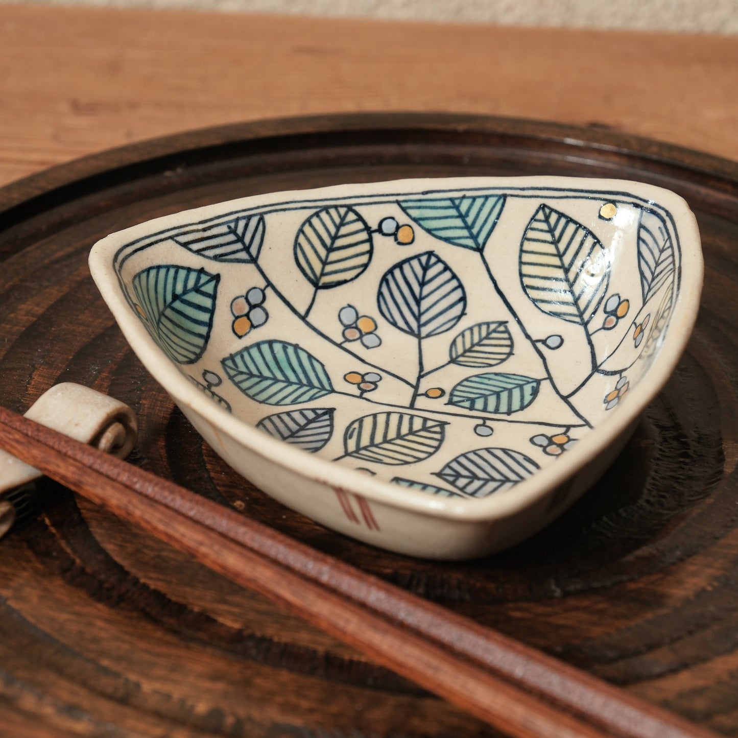 [ 加藤 喜道 ] 絵付け △小鉢 幅約12.8cm  赤絵・金彩 J