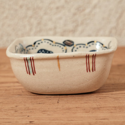 [ 加藤 喜道 ] 絵付け □小鉢 幅約8cm 赤絵・金彩 A