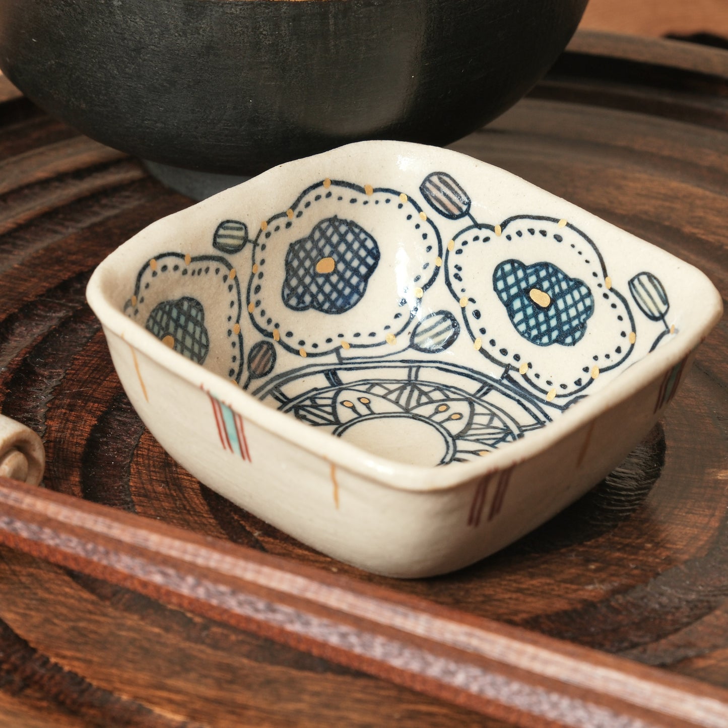 [ 加藤 喜道 ] 絵付け □小鉢 幅約8cm 赤絵・金彩 A