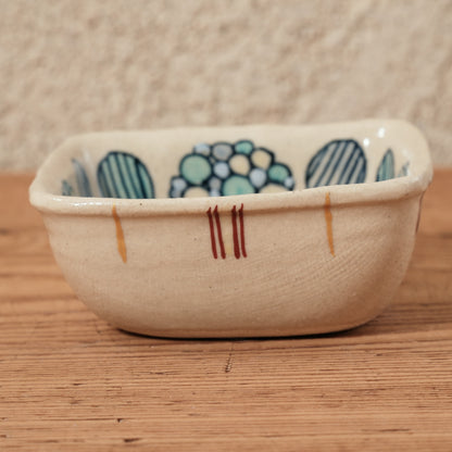 [ 加藤 喜道 ] 絵付け □小鉢 幅約8cm 赤絵・金彩 B