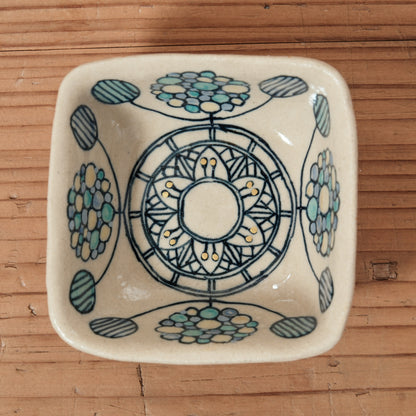 [ 加藤 喜道 ] 絵付け □小鉢 幅約8cm 赤絵・金彩 B