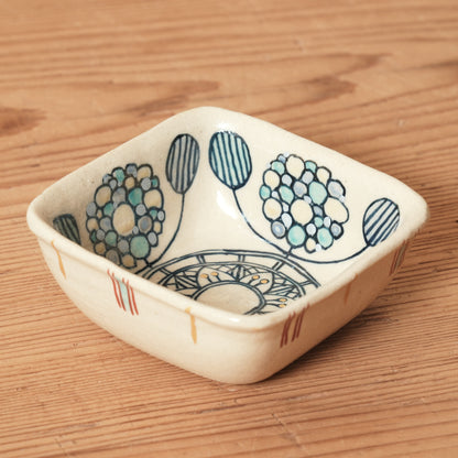 [ 加藤 喜道 ] 絵付け □小鉢 幅約8cm 赤絵・金彩 B