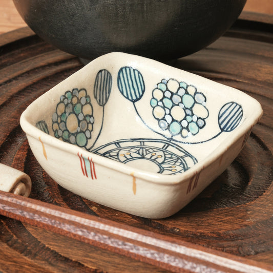 [ 加藤 喜道 ] 絵付け □小鉢 幅約8cm 赤絵・金彩 B