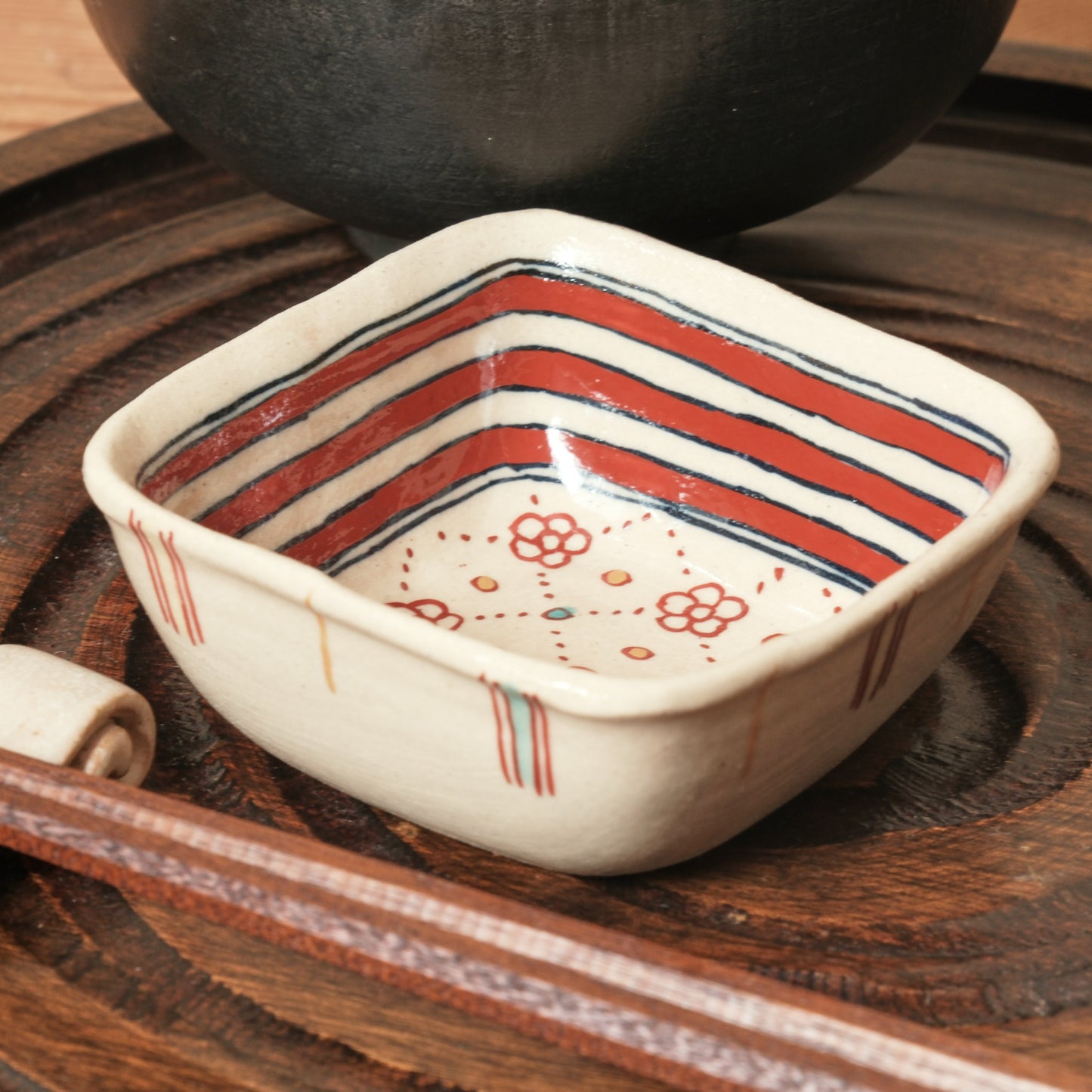 [ 加藤 喜道 ] 絵付け □小鉢 幅約8cm 赤絵・金彩 C