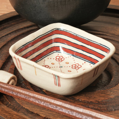 [ 加藤 喜道 ] 絵付け □小鉢 幅約8cm 赤絵・金彩 C