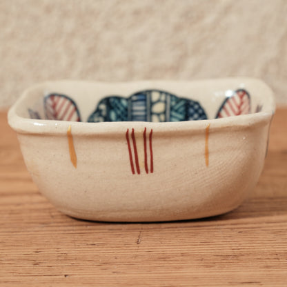 [ 加藤 喜道 ] 絵付け □小鉢 幅約8cm 赤絵・金彩 D