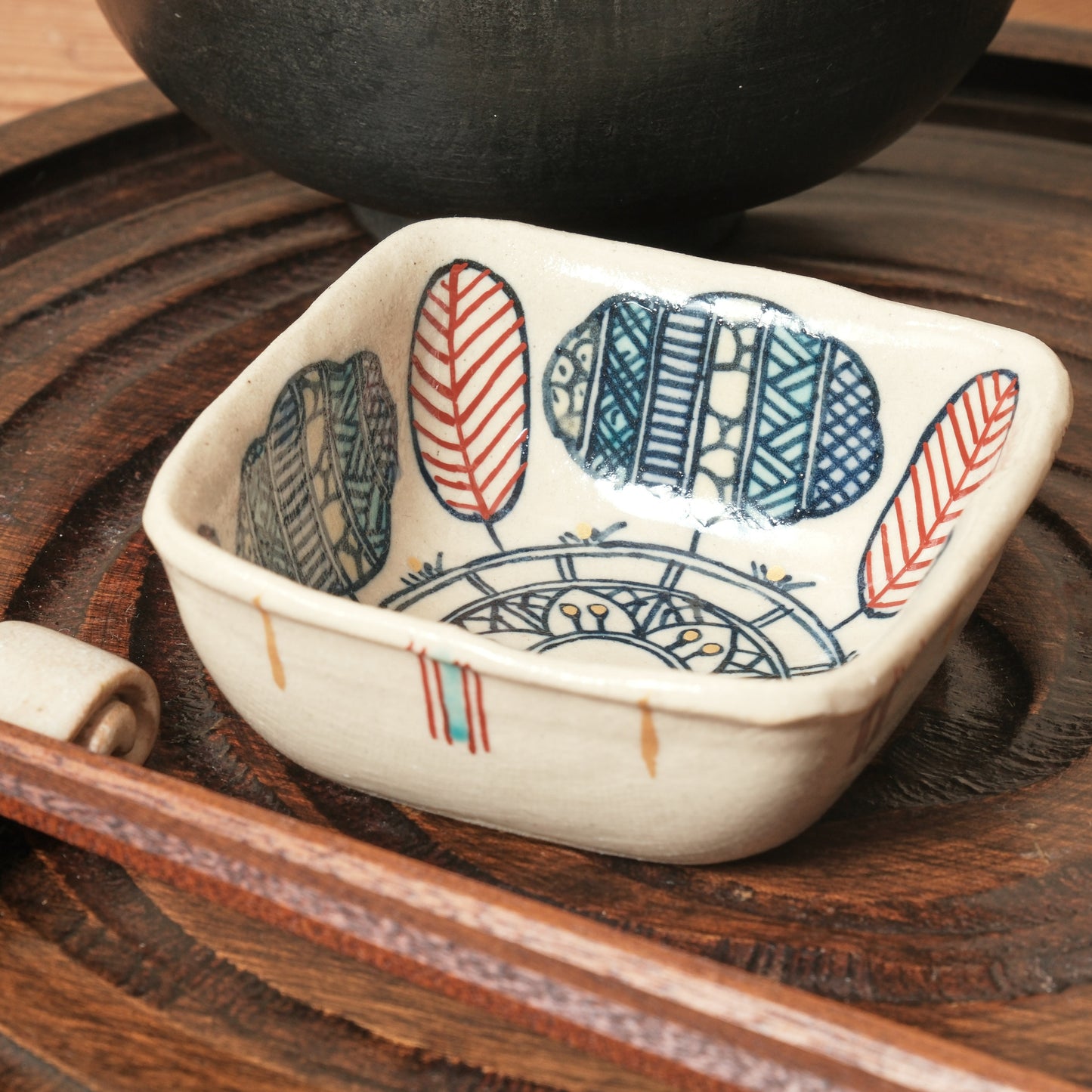 [ 加藤 喜道 ] 絵付け □小鉢 幅約8cm 赤絵・金彩 D