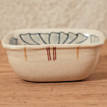 [ 加藤 喜道 ] 絵付け □小鉢 幅約8cm 赤絵・金彩 E