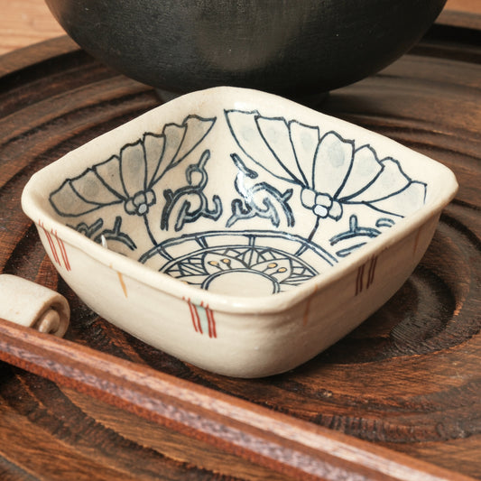 [ 加藤 喜道 ] 絵付け □小鉢 幅約8cm 赤絵・金彩 E