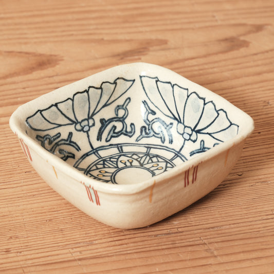 [ 加藤 喜道 ] 絵付け □小鉢 幅約8cm 赤絵・金彩 E