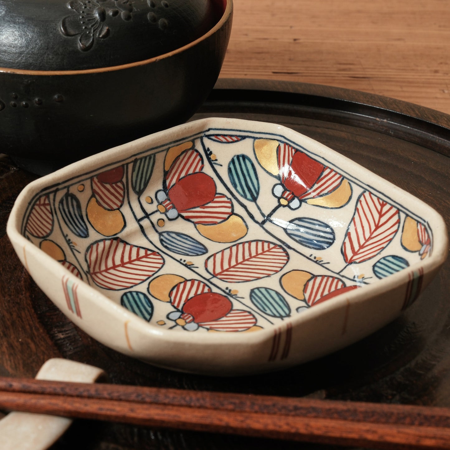 [ 加藤 喜道 ] 絵付け □小鉢 幅約11cm 赤絵・金彩 A