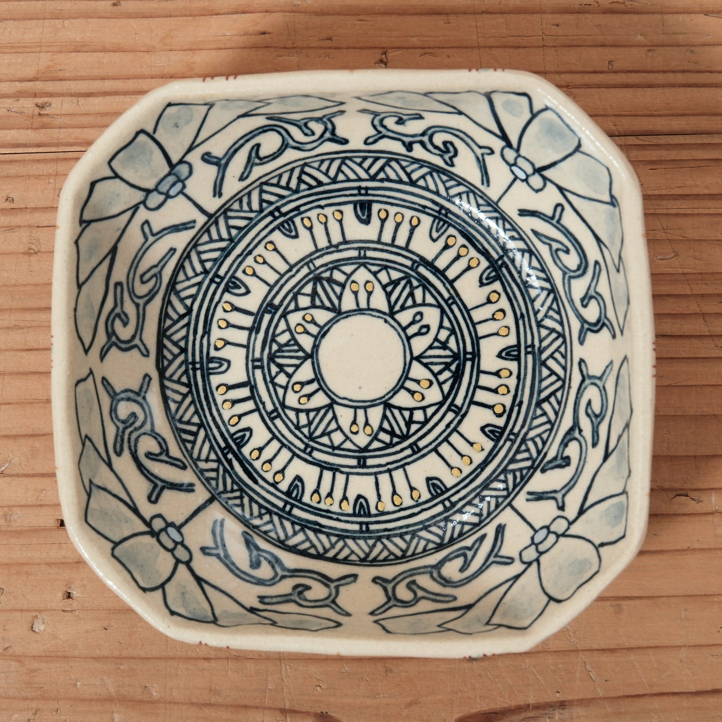 [ 加藤 喜道 ] 絵付け □小鉢 幅約11cm 赤絵・金彩 B