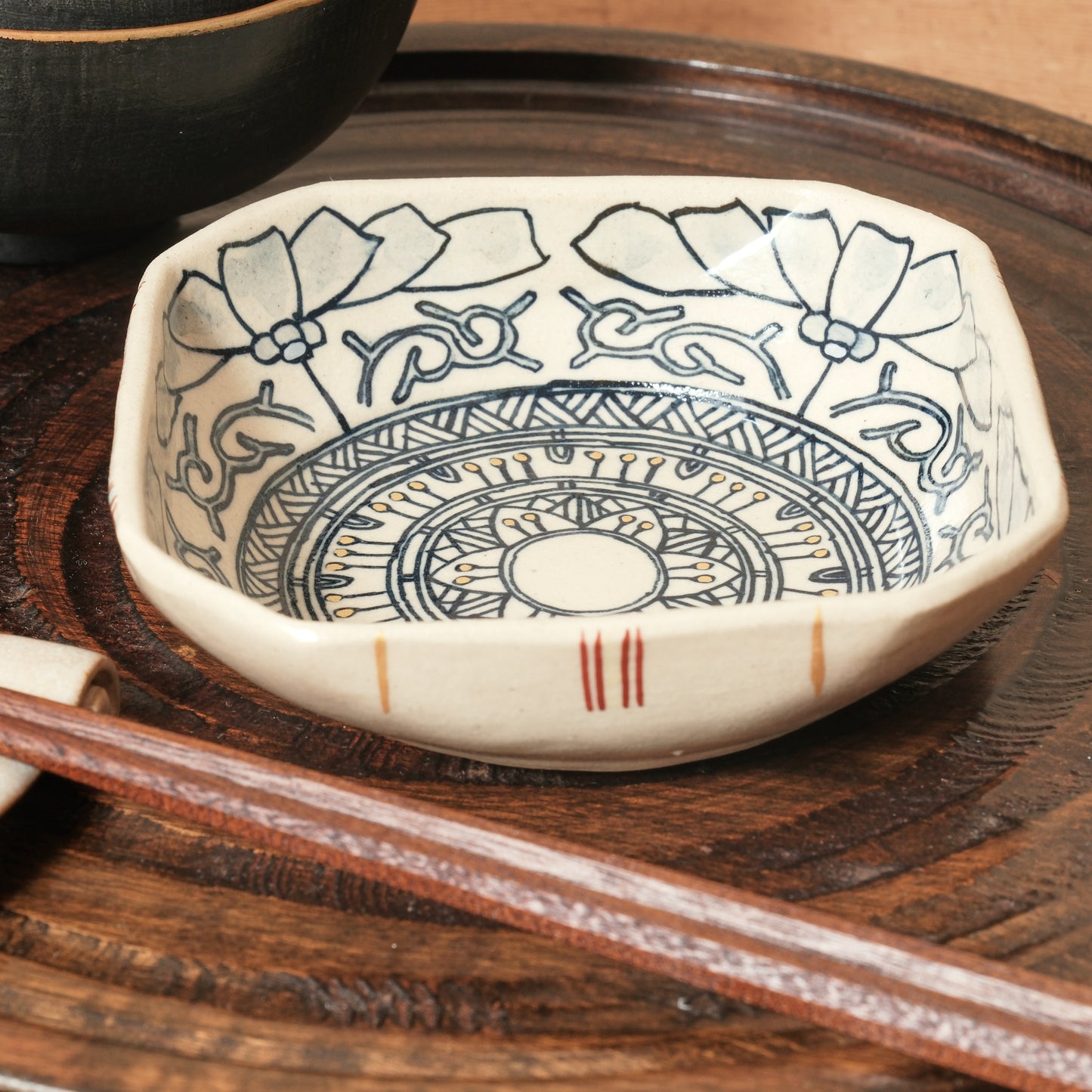 [ 加藤 喜道 ] 絵付け □小鉢 幅約11cm 赤絵・金彩 B