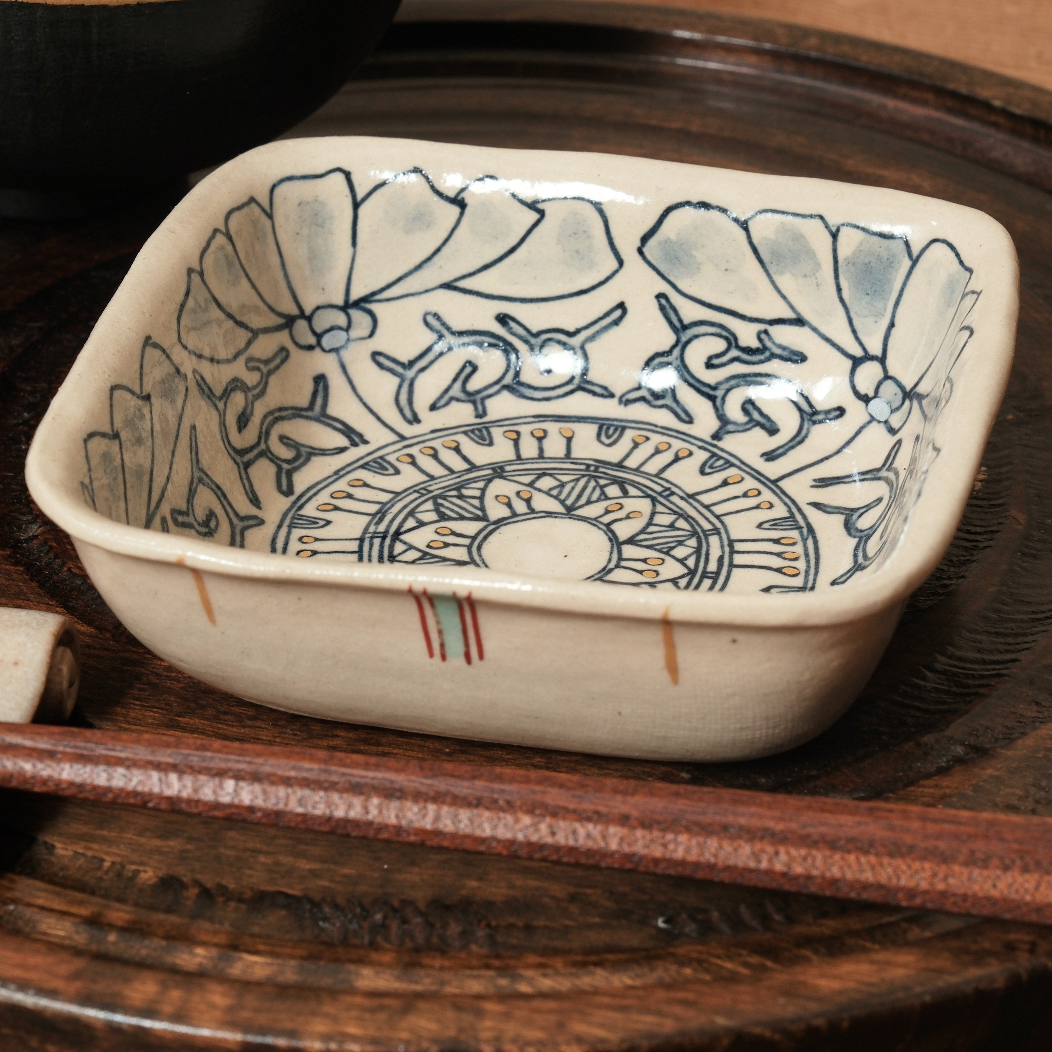 加藤 喜道 ] 絵付け □小鉢 幅約11cm 赤絵・金彩 E – 菜じみ-najimi