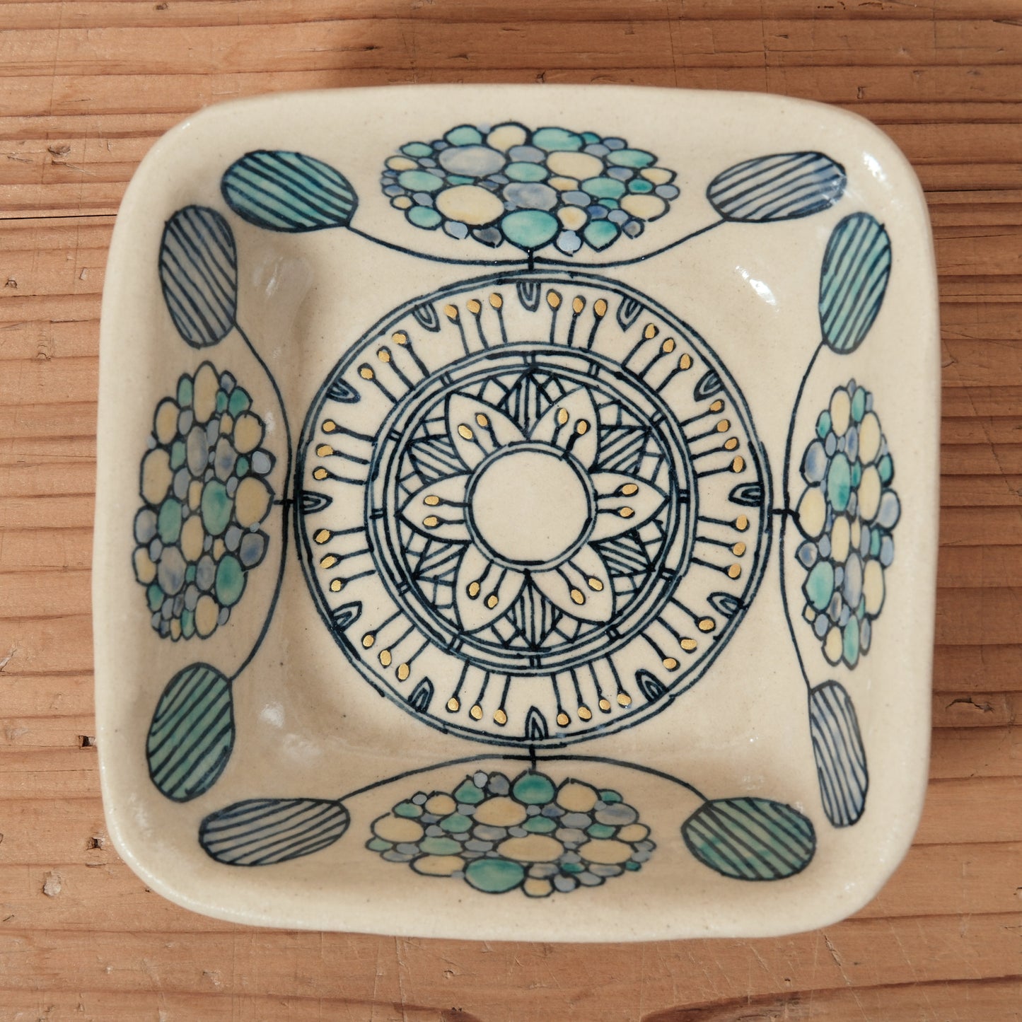 [ 加藤 喜道 ] 絵付け □小鉢 幅約11.5cm 赤絵・金彩 D