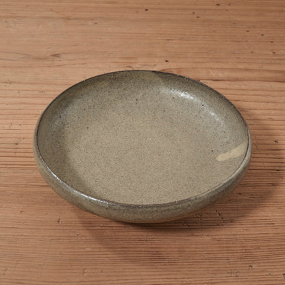 [ てしま島苑 ] 丸平皿 とびかんな 竹釉