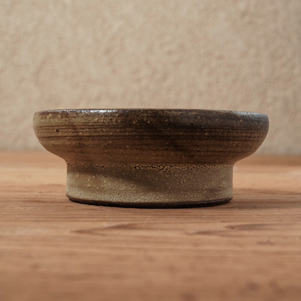 てしま島苑 ] 高台皿（小） ひまわり釉 – 菜じみ-najimi- 日本の陶器や