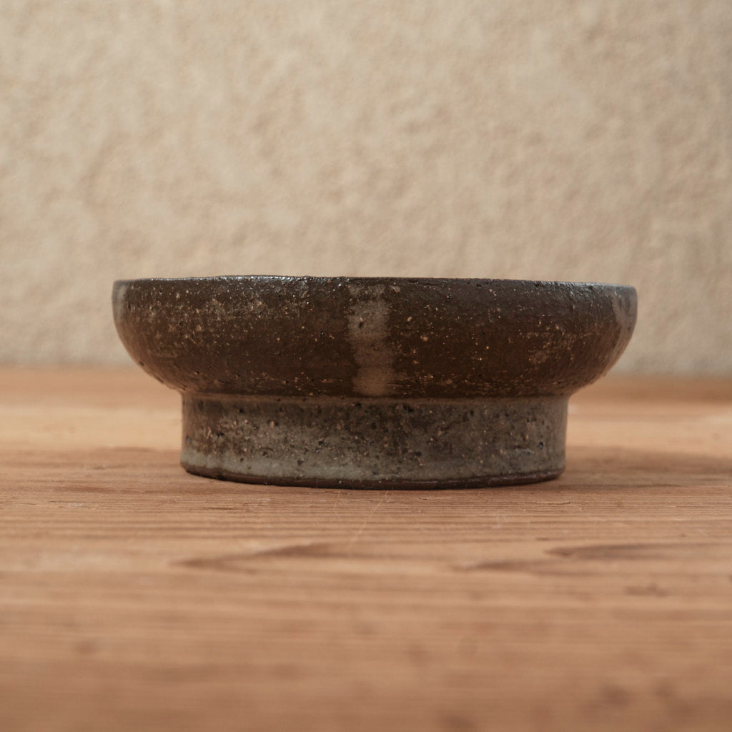 てしま島苑 ] 高台皿（小） ひまわり釉 – 菜じみ-najimi- 日本の陶器や