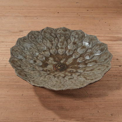 [ てしま島苑 ] 型打皿中 空豆釉