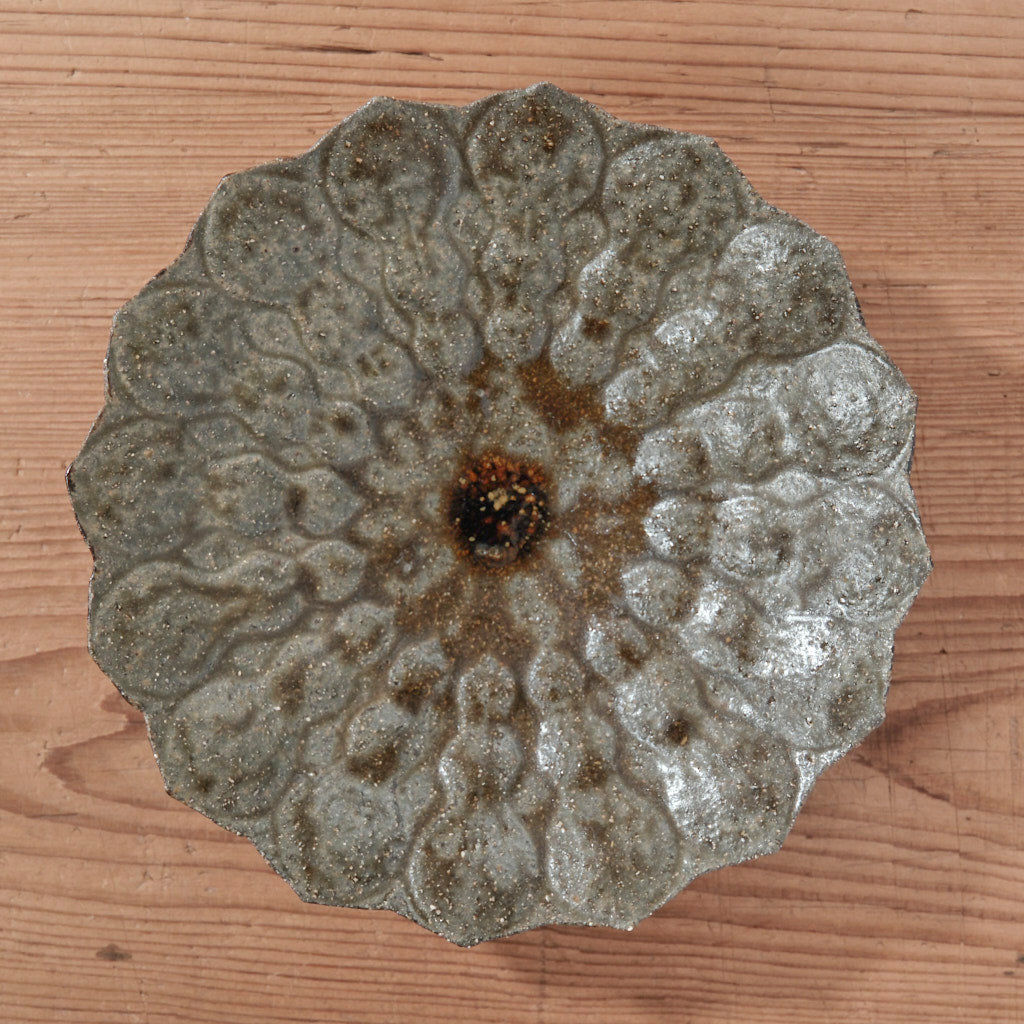 [ てしま島苑 ] 型打皿中 空豆釉