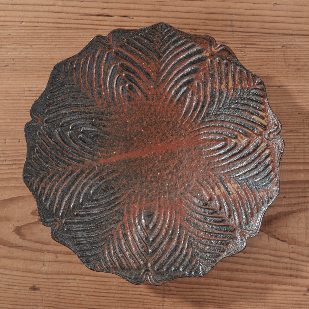 [ てしま島苑 ] 型打皿中 背高泡立草釉