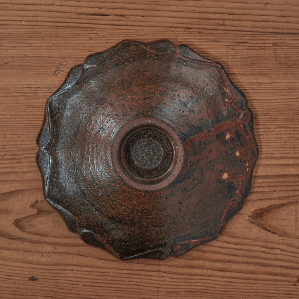 [ てしま島苑 ] 型打皿中 背高泡立草釉