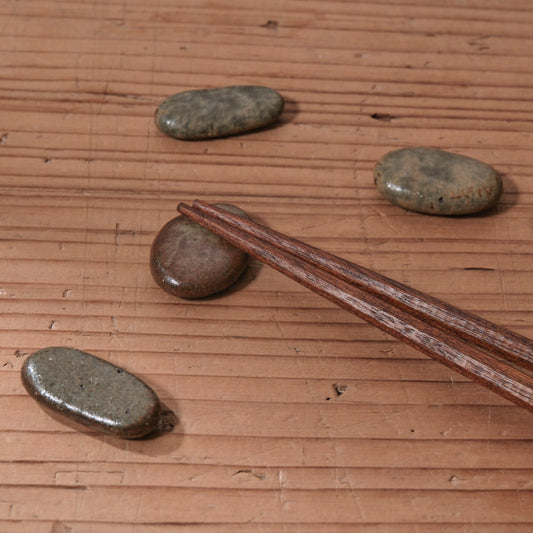 [ てしま島苑 ] 箸置き 本鷹唐辛子釉