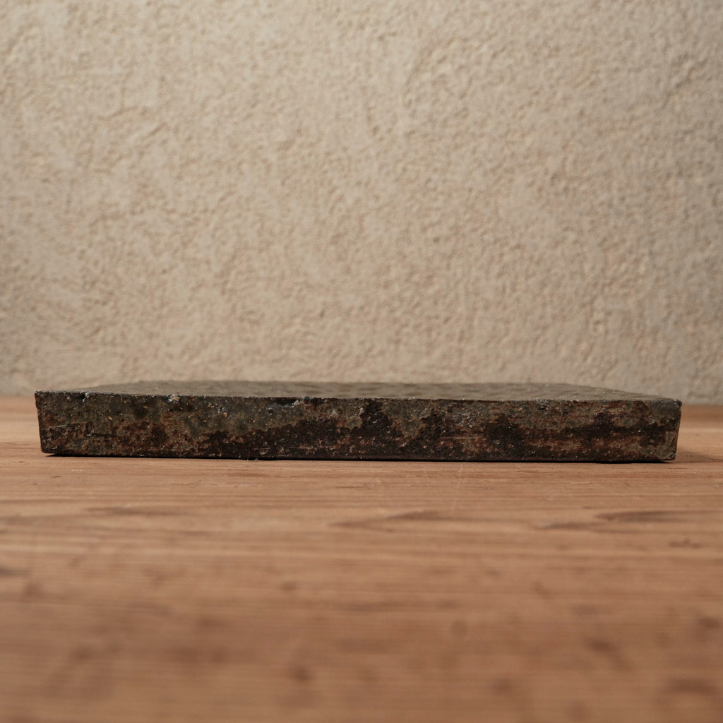 [ てしま島苑 ] 原土プレート四角‐中 空豆釉