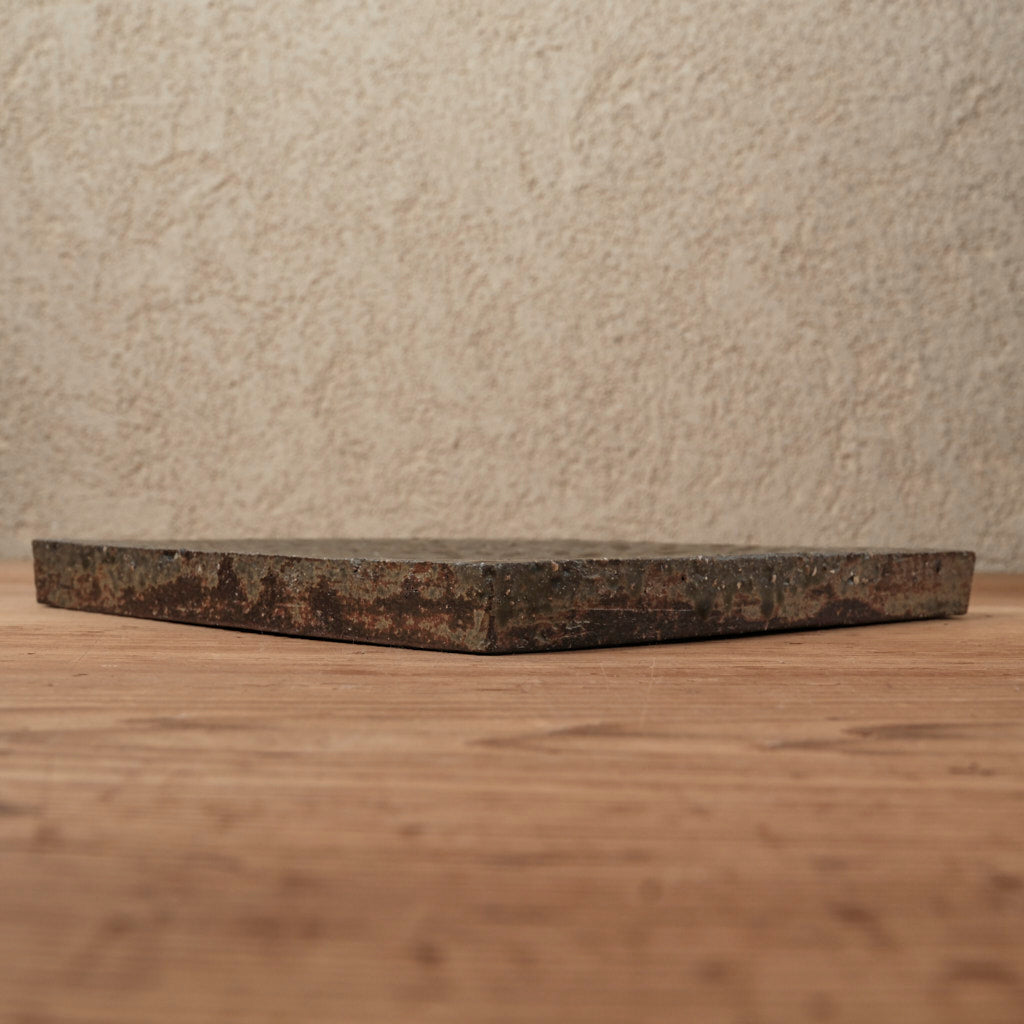 [ てしま島苑 ] 原土プレート四角‐中 空豆釉