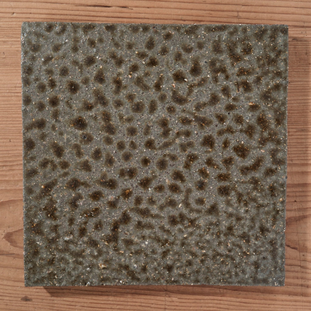 [ てしま島苑 ] 原土プレート四角‐中 空豆釉