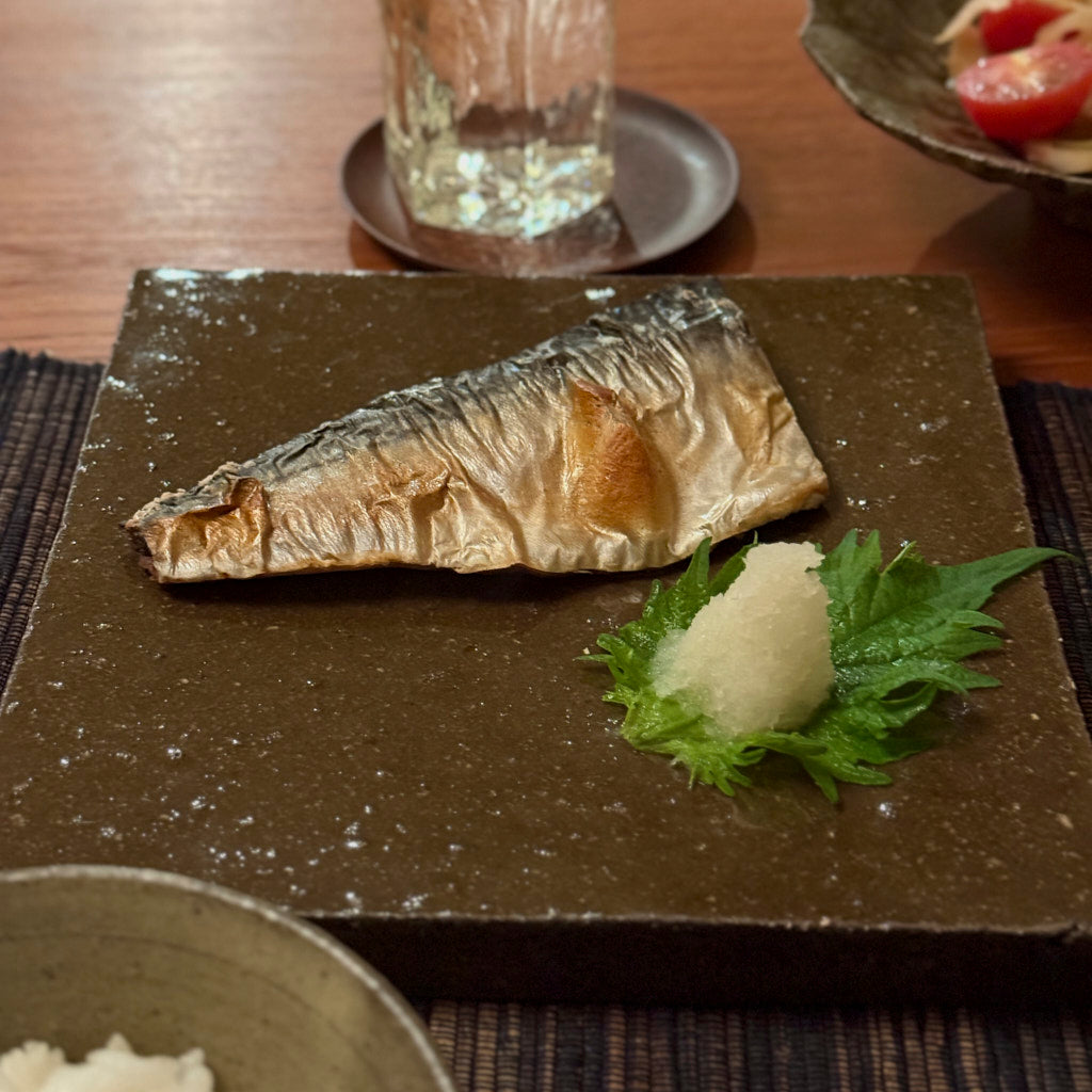 [ てしま島苑 ] 原土プレート四角‐中 本鷹唐辛子釉