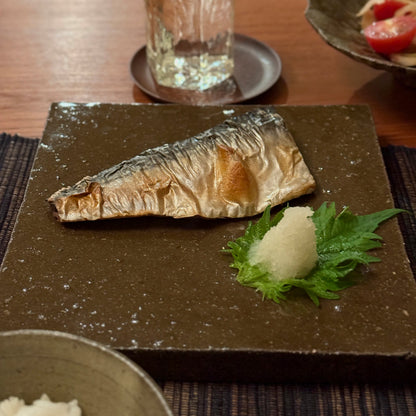 [ てしま島苑 ] 原土プレート四角‐中 本鷹唐辛子釉