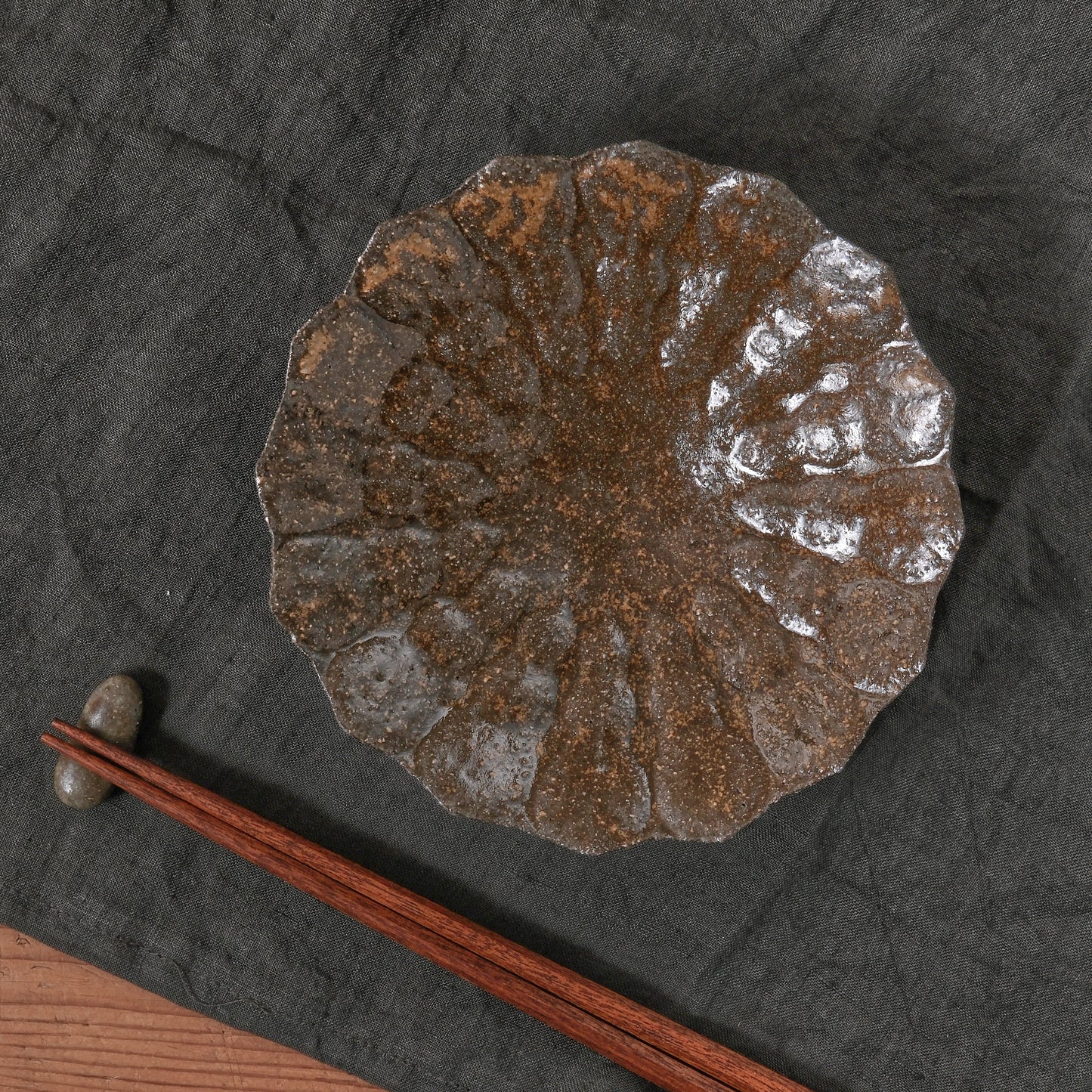 [ てしま島苑 ] 型打皿-小 空豆釉-1