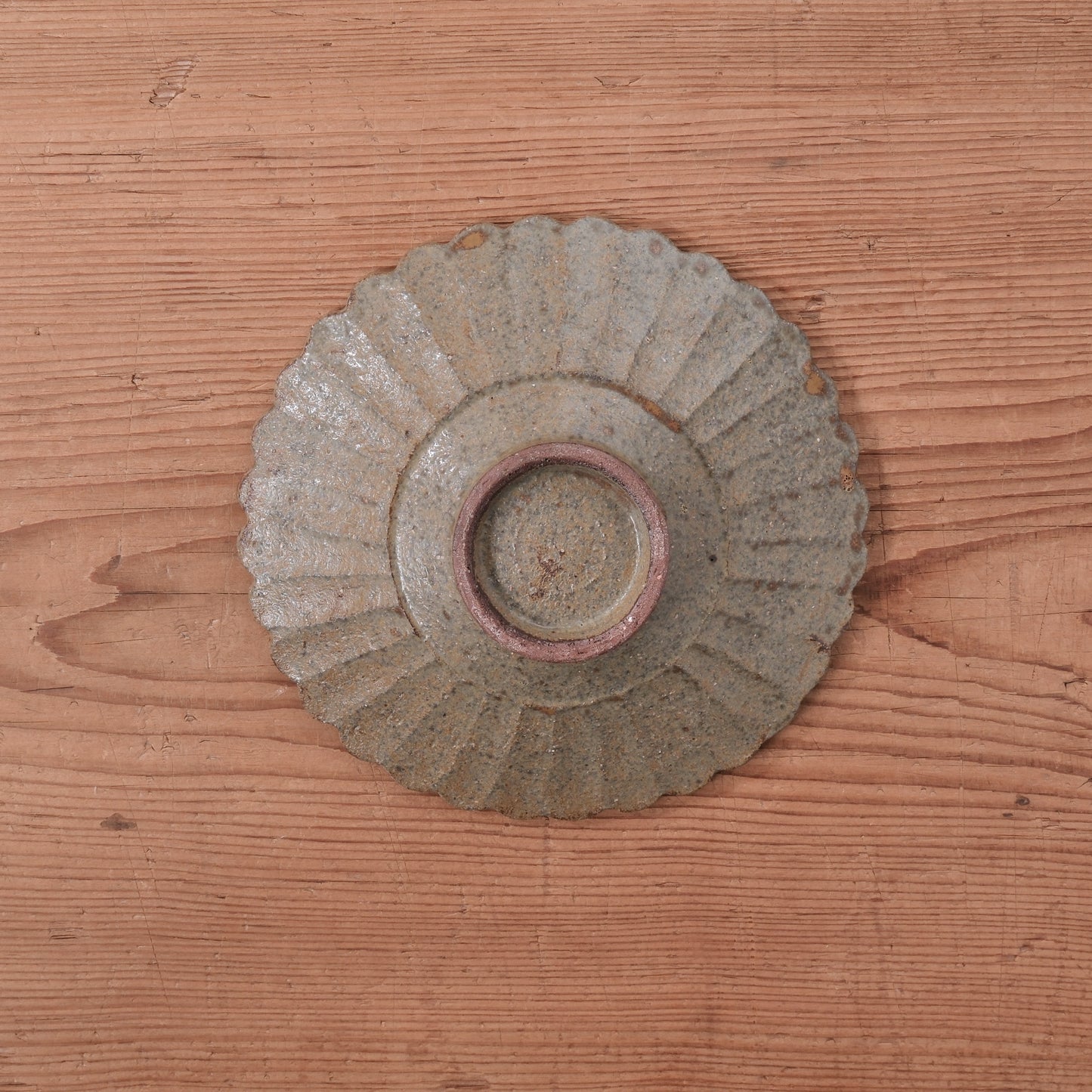 [ てしま島苑 ] 型打皿-小 本鷹唐辛子釉-1