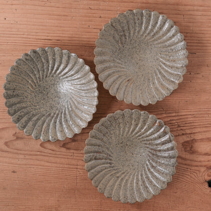 [ てしま島苑 ] 型打皿-小 本鷹唐辛子釉-1